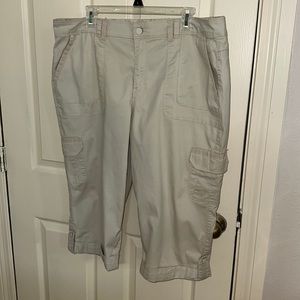 Women’s Khaki capris